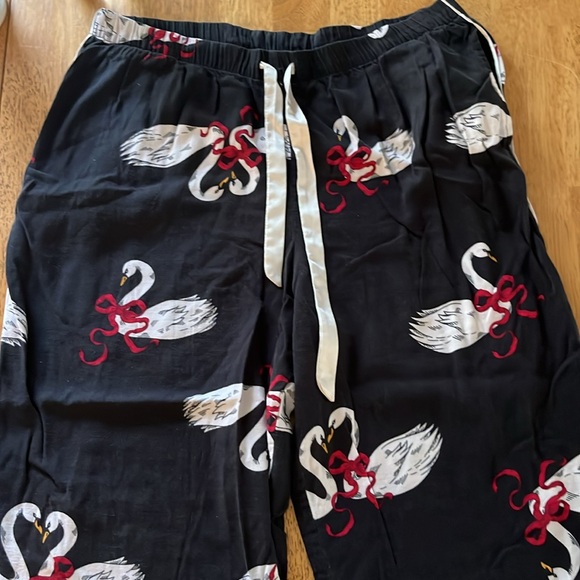 Victoria’s Secret Swan Long sleeve flannel pajama set Large - Picture 4 of 8